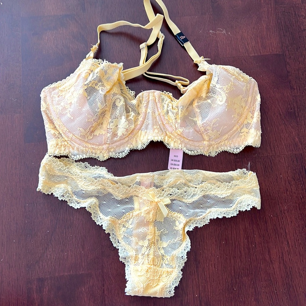 🌟2 for $60 VS Dream Angels push up without padding